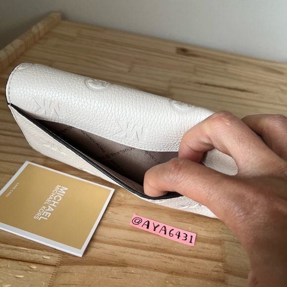 Michael Kors Wallet๐๐ - Picture 6 of 7